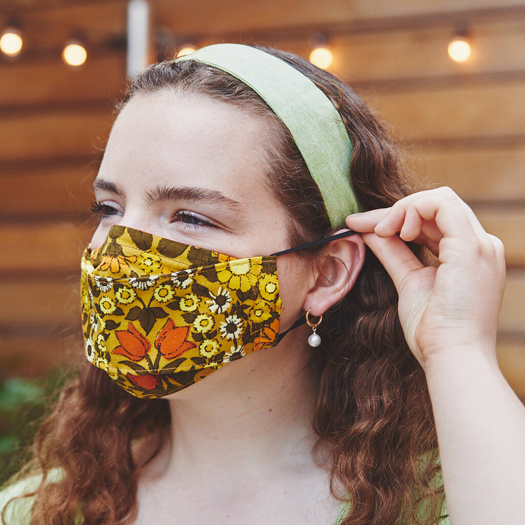Vintage Daisy Chain Fabric Washable Reusable Face Mask, Green